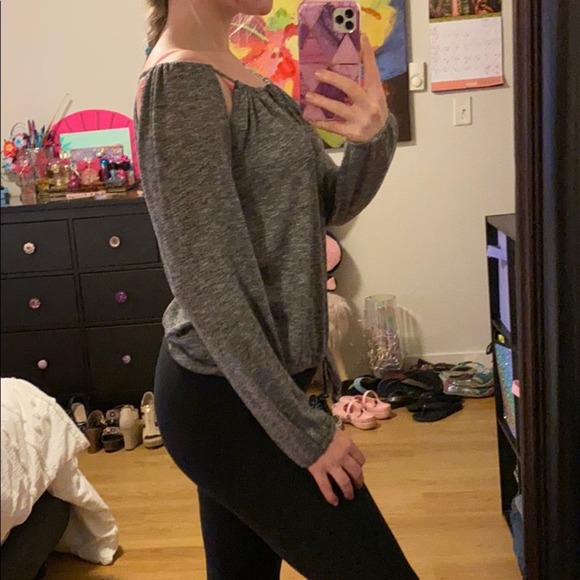 Wallflower • Cutout Detail Knot Top - Picture 3 of 11